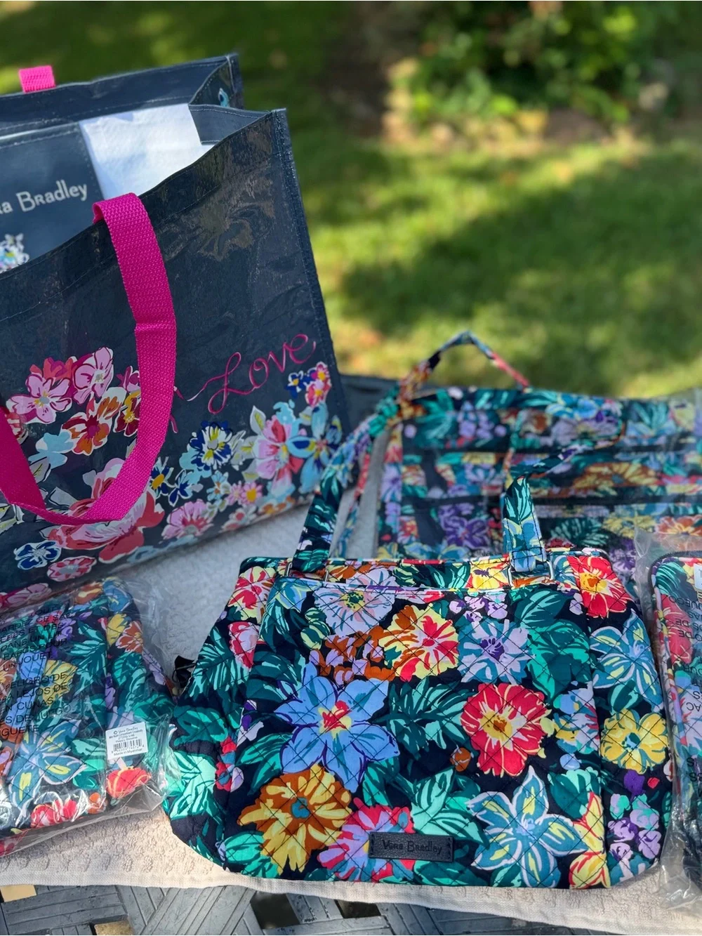 Vera Bradley Navy Quilted & Bright Floral Print “Happy Blooms” NEW 5 items - Picture 16 of 16